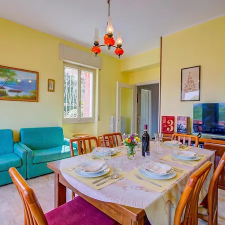 Manuela's Next To Center View Terrace - Happy Apartment *