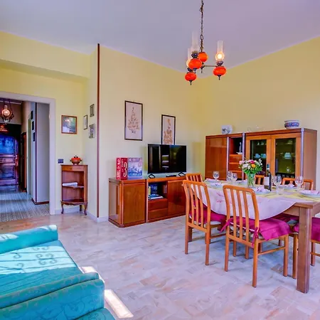 Manuela's Next To Center View Terrace - Happy Apartment *