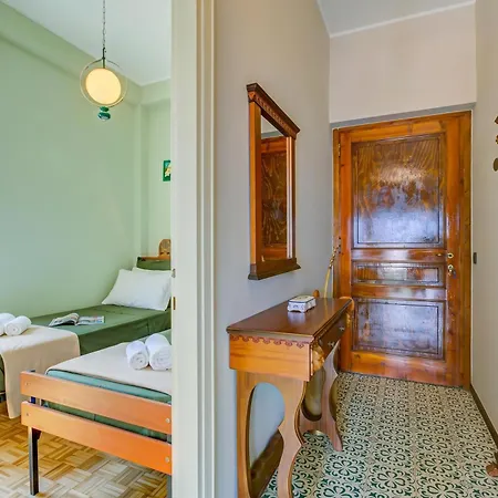 Manuela's Next To Center View Terrace - Happy Apartment *